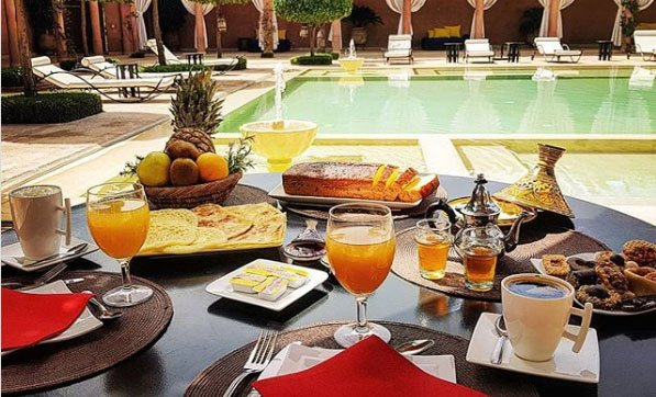Petit déjeuner et repas en villa